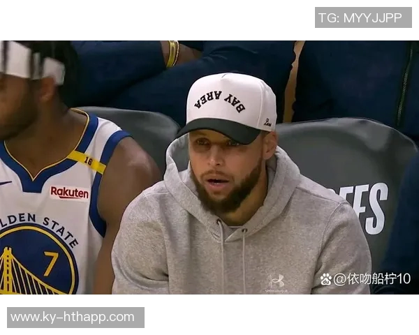 库里半场表现抢眼7投5中贡献14分2助攻三分球命中率高达60成为全队得分王 库里半场表现抢眼7投5中贡献14分2助攻三分球命中率高达60成为全队得分王