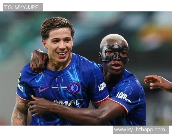 凯塞多荣获全场最佳奖杯队友帕尔默称赞其为传奇球员 凯塞多荣获全场最佳奖杯队友帕尔默称赞其为传奇球员